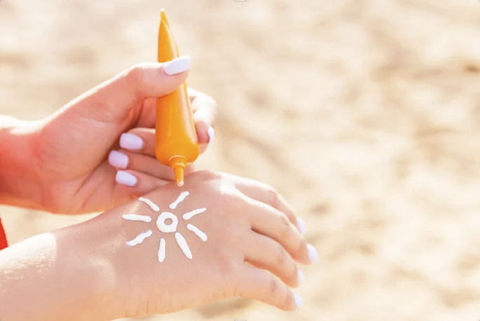 SPF sunscreen skincare routine for UAE climate - dermatologist advice Abu Dhabi